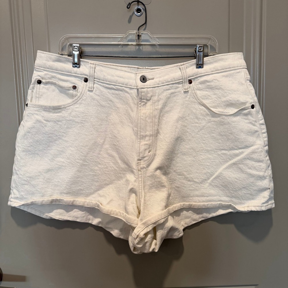 Abercrombie & Fitch The 90s Relaxed‎ Cutoff Short High Rise White 33/16